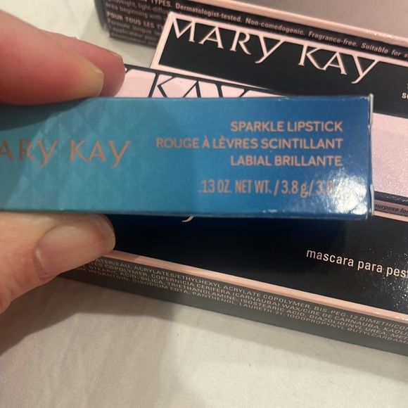 Mary Kay Make-Up Bundle - Picture 6 of 7